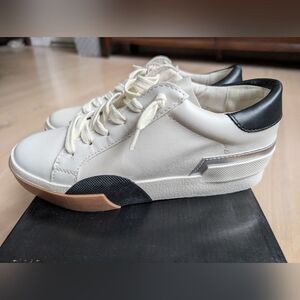 🏷️ New in box Dolce Vita Helix lift sneakers in creamy white silver black 6 1/2